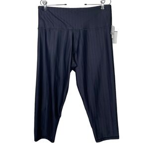 Lola Getts  Capri Leggings in Black Zap, 1X